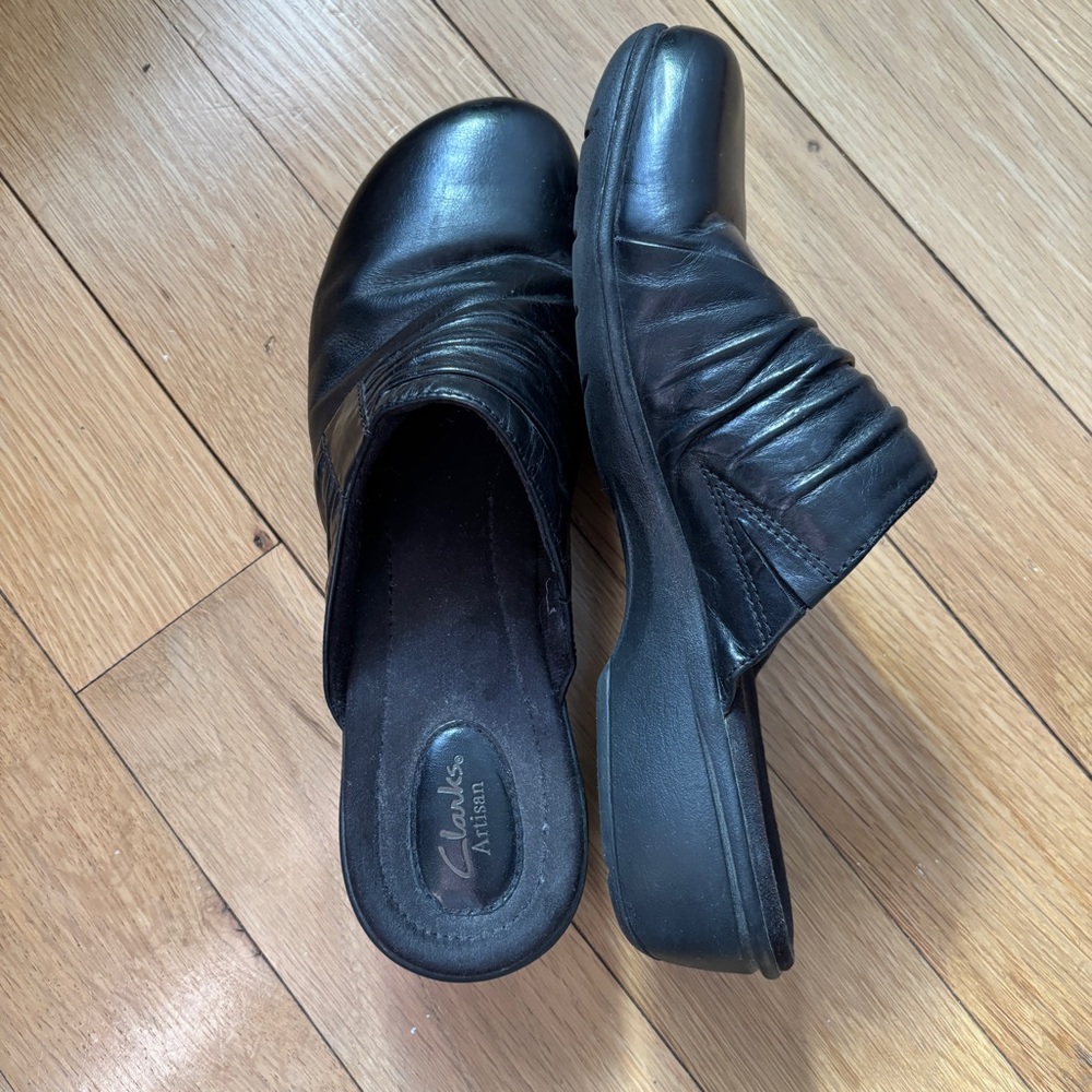 Clarks Black Slip On Leather Clogs - Size 10 Medium